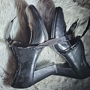 C U T E Basicly new....Pumps with tie📢📢📢📢 cuteee,